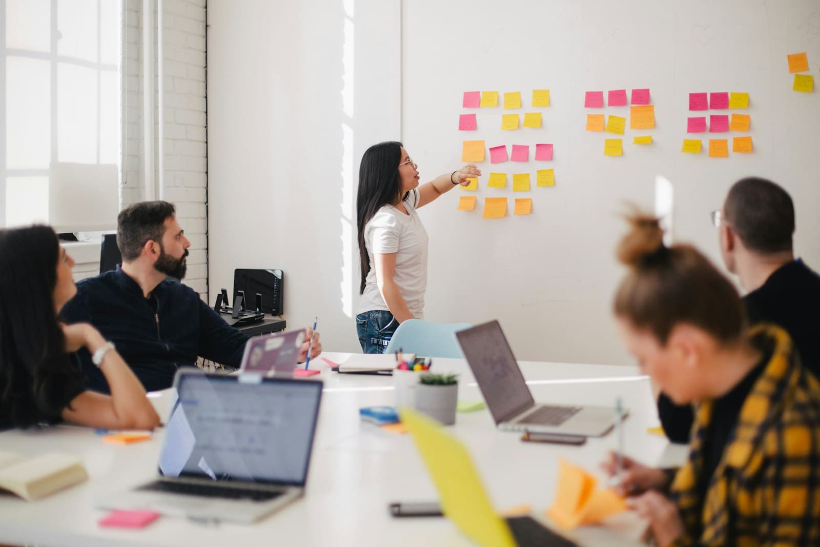 Founder presenting a business proposition to a collaborative team